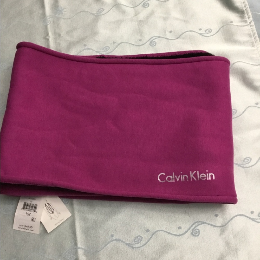 Calvin Klein Infinity loop scarf